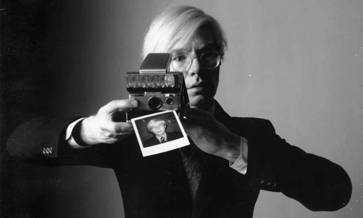 佳士得正在拍卖 Andy Warhol 照片集，以援助美国艺术家