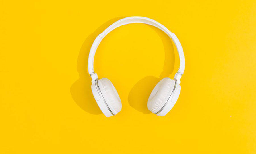 头戴式 AirPods 或将在 6 月的 WWDC 上亮相