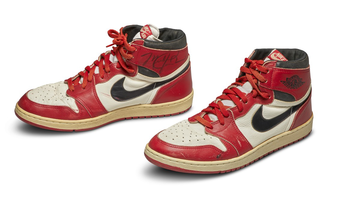 苏富比拍卖行公开竞标 1985 年 Michael Jordan 亲穿 Air Jordan I 球鞋
