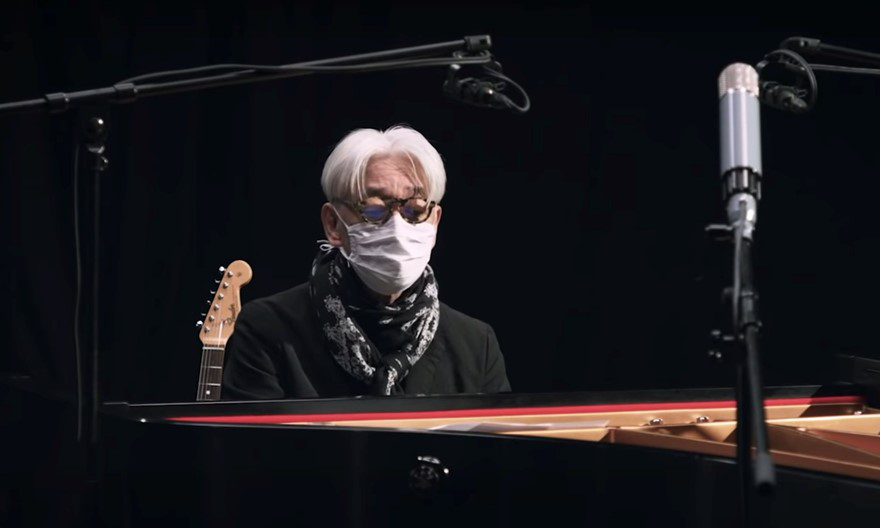 坂本龙一发行全新音乐会电影《为孤独的人弹奏钢琴》