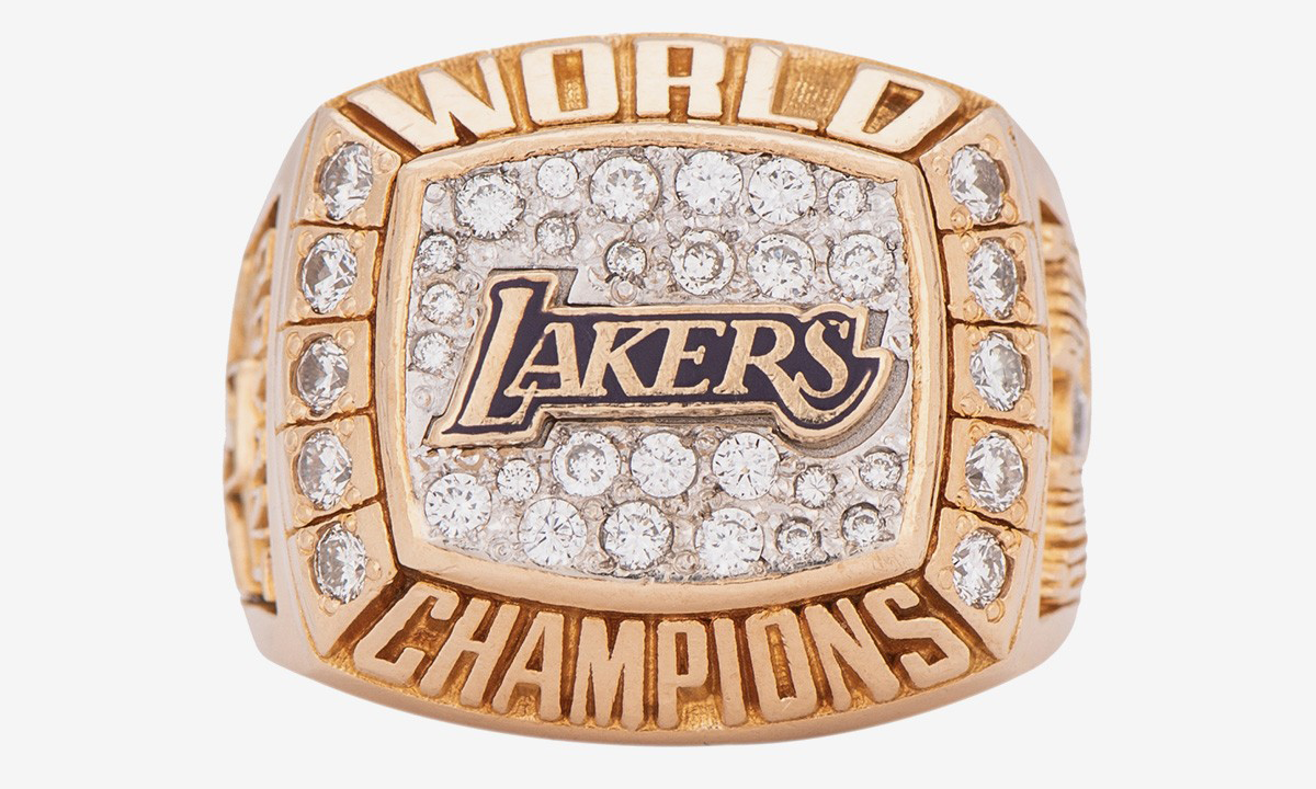 科比·布莱恩特的第一枚总冠军戒指拍出 20.6 万美元