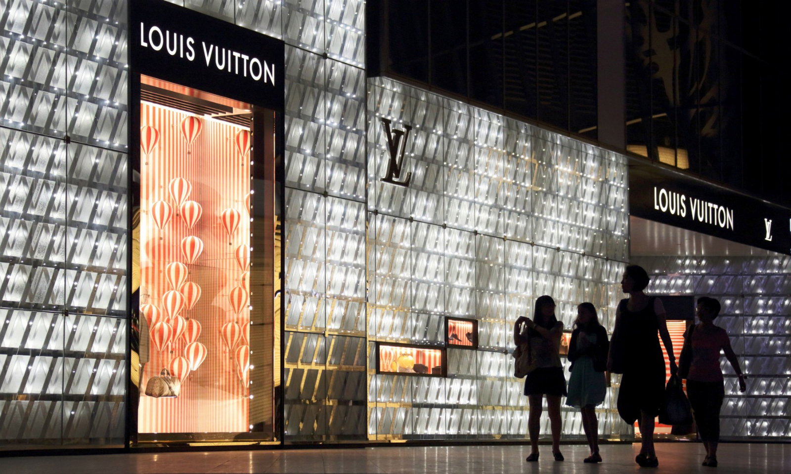 Louis Vuitton 与 Chanel 分别上调品牌产品售价