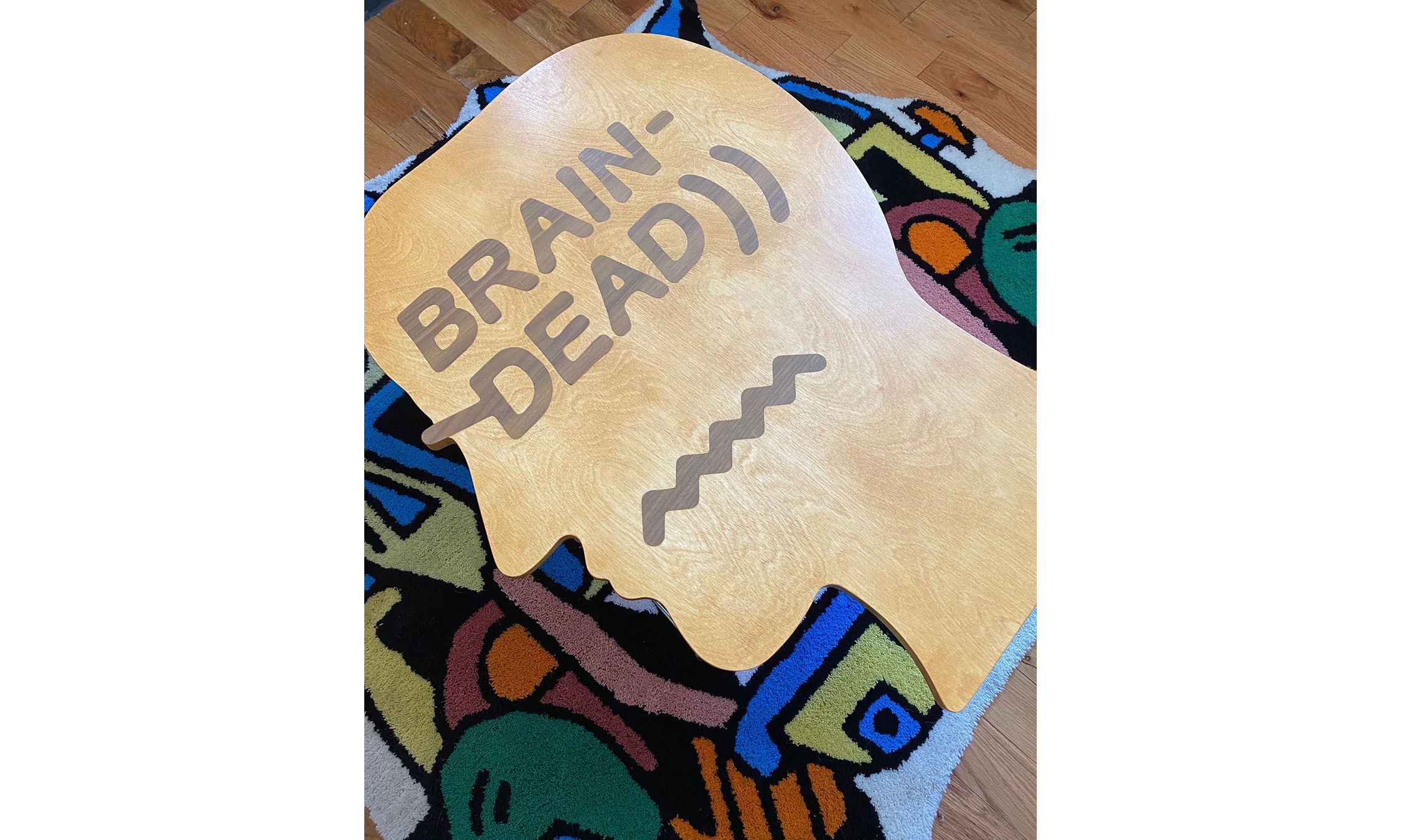 Brain Dead 与 Modernica 打造 Logo Head 造型咖啡桌