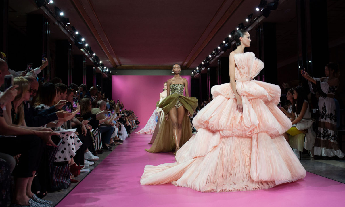 巴黎高级定制时装周将于 7 月以数字化形式亮相