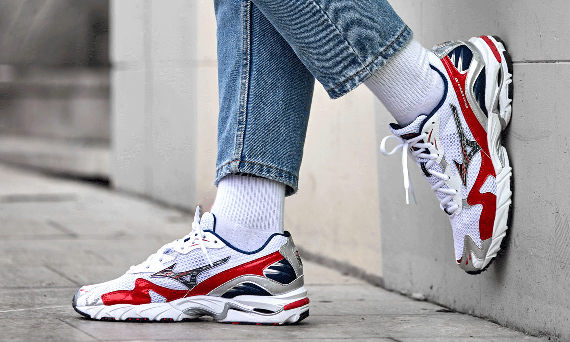 MIZUNO 重新带回 Wave Rider 10 OG 配色