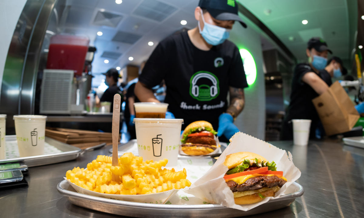 Shake Shack 上海港汇恒隆店正式开业