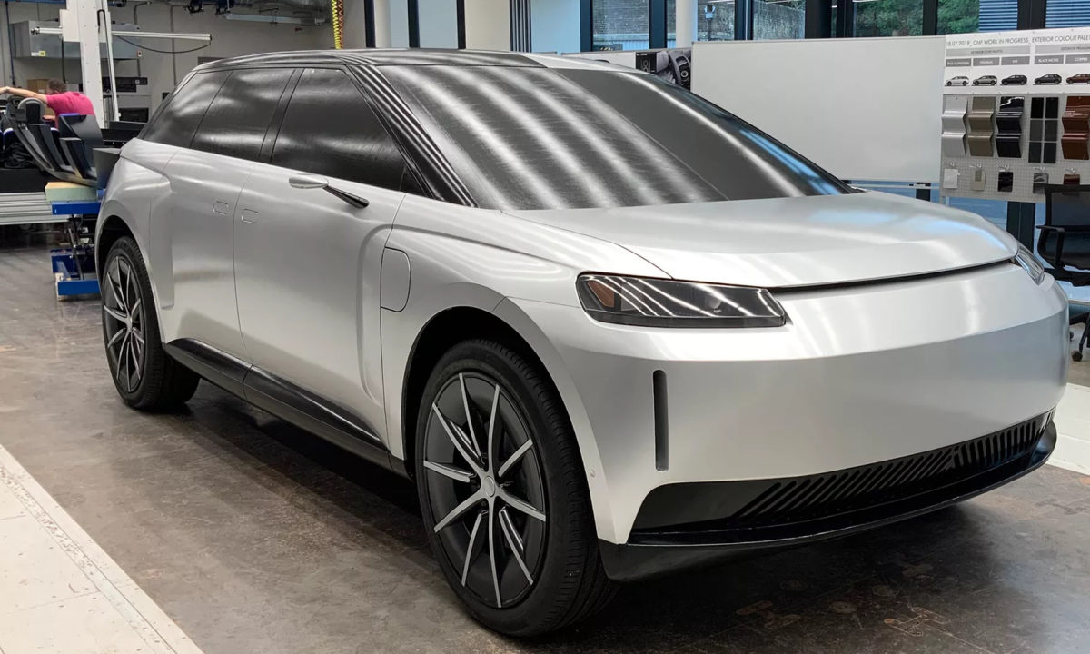 戴森分享电动 SUV 照片