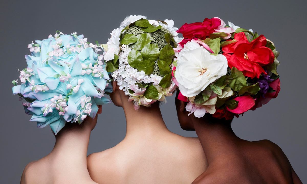 记录 Christian Dior 帽饰作品的书籍《Dior Hats》正式出版