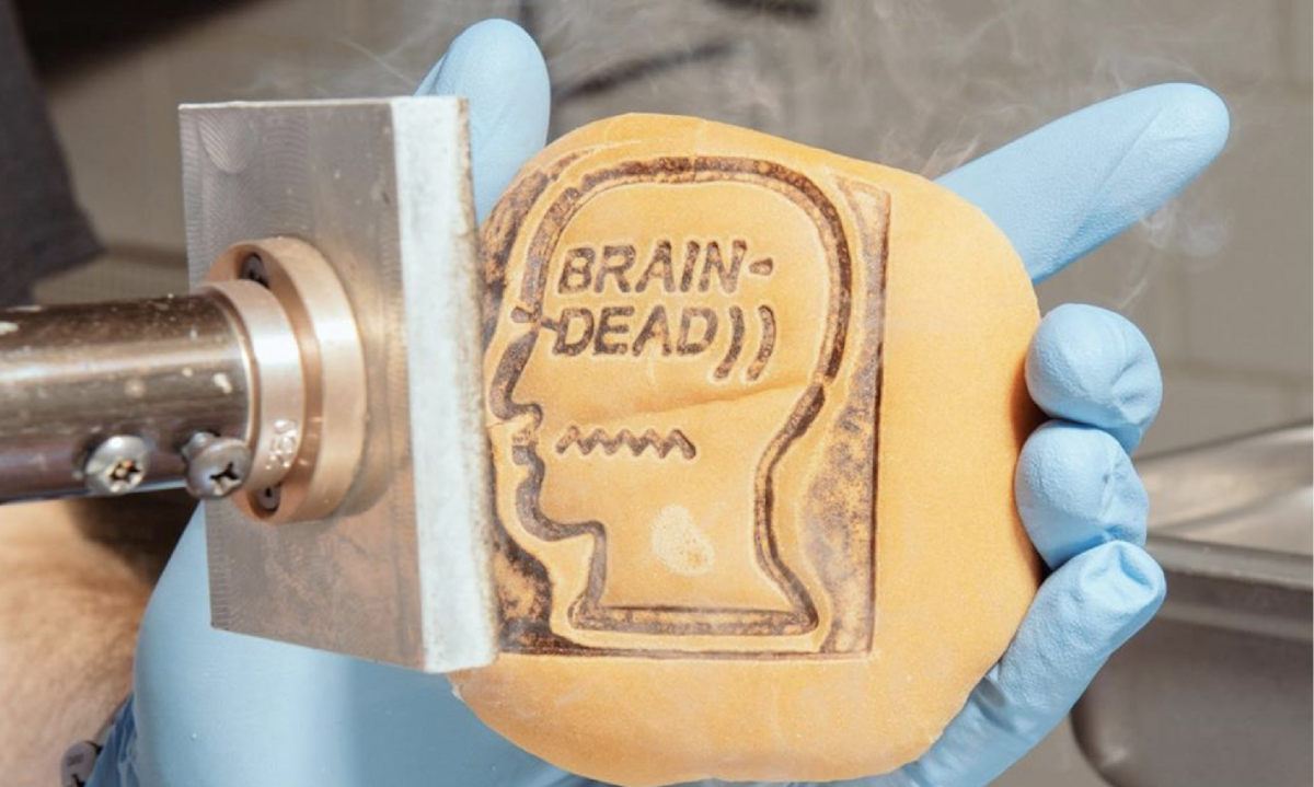 Brain Dead 将印花做到了汉堡上