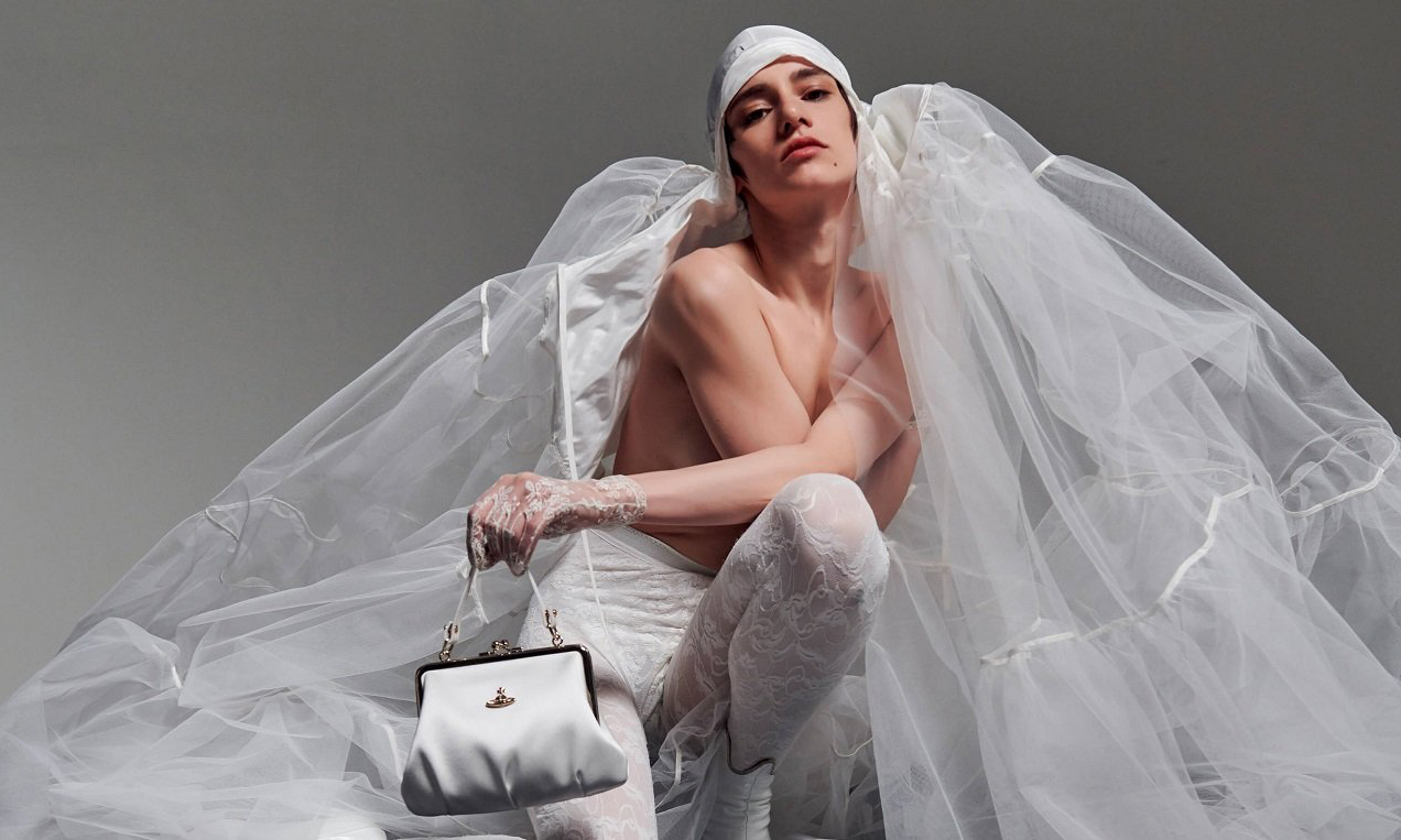 与工匠团队直接沟通，Vivienne Westwood 推出线上婚纱定制服务