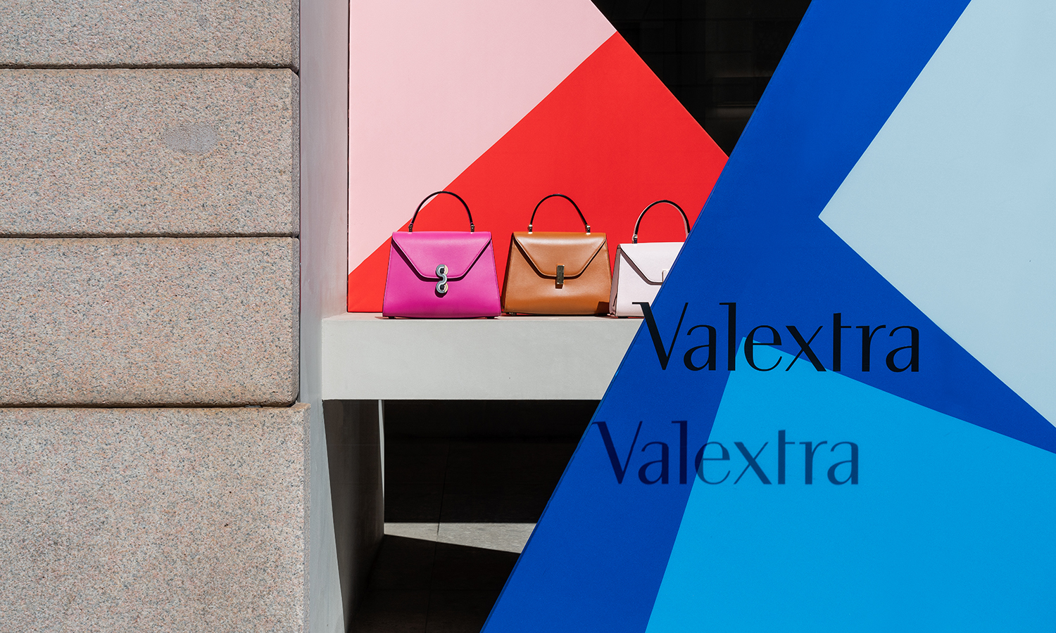 携手意大利丝绸面料品牌 Ratti，Valextra 推出 Sailing Through Times 米兰数字时装周项目