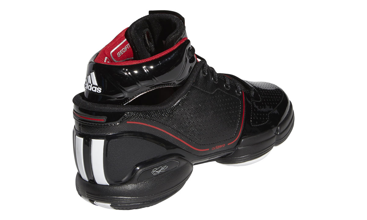adidas 在 10 周年之际重新带回 D Rose 1「Bulls」