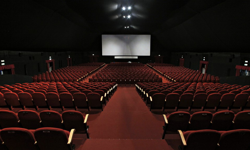 国家电影局宣布，7 月 20 日低风险地区电影院可恢复营业