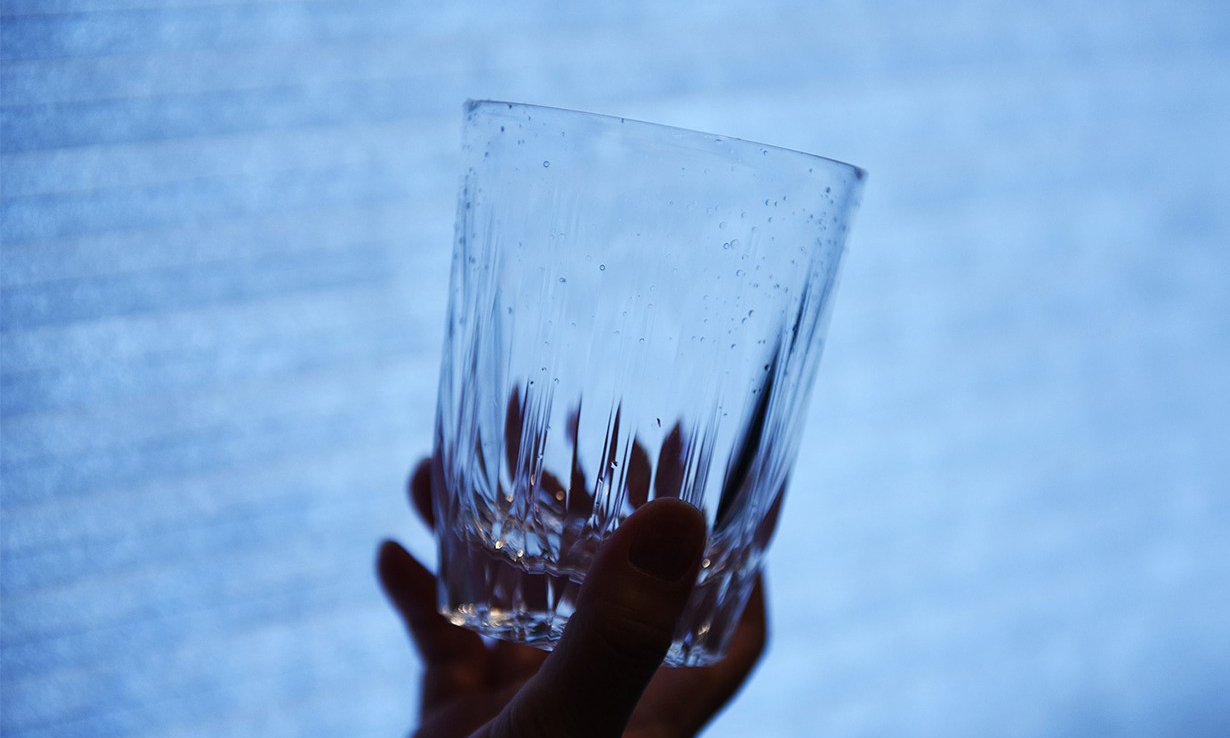日本厨具品牌 KINJO 推出摔不碎的「玻璃杯」