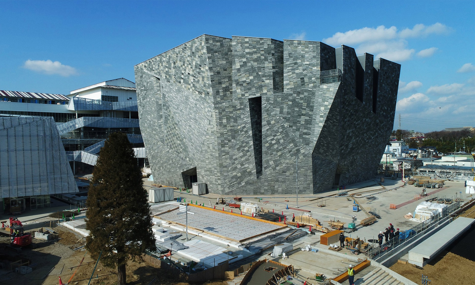 由 20,000 块花岗岩打造，日本角川文化博物馆即将开园