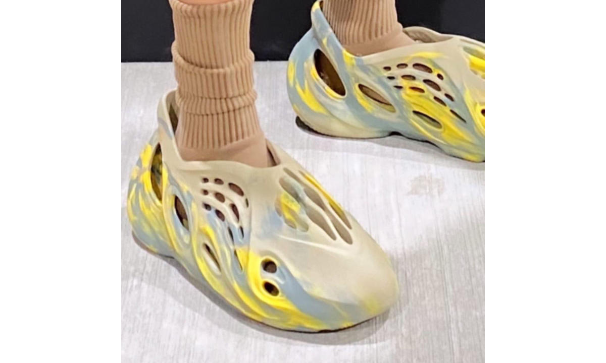 YEEZY GAP Foam Runner 新配色现身网络