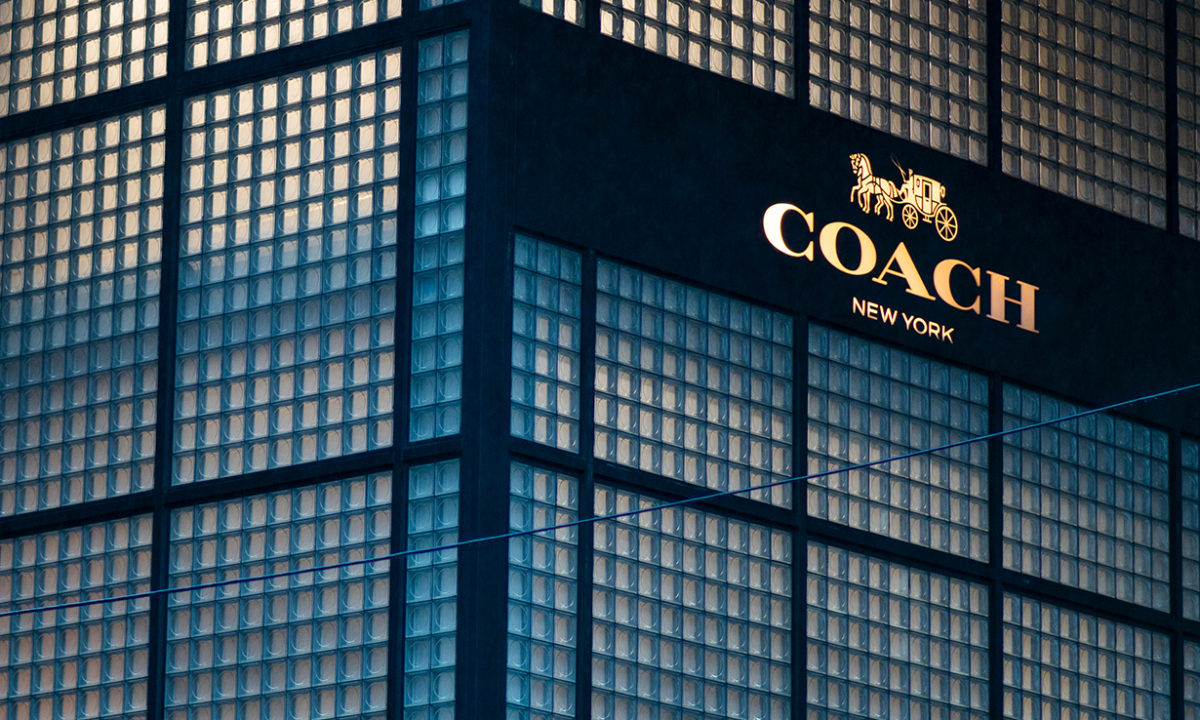 最新季度收入大跌 53％，COACH 或将关闭更多门店降低成本