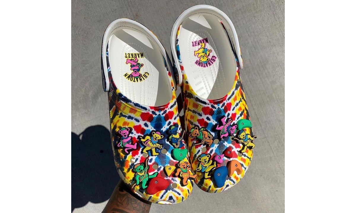 Chinatown Market x Grateful Dead x Crocs 三方联名将于本周五发售