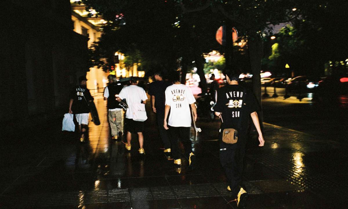 AVENUE&SON 特别拍摄 Off-White ™ x Nike Air Rubber Dunk 滑板影片