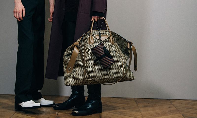 GIVENCHY 推出 ANTIGONA Soft 男士包袋