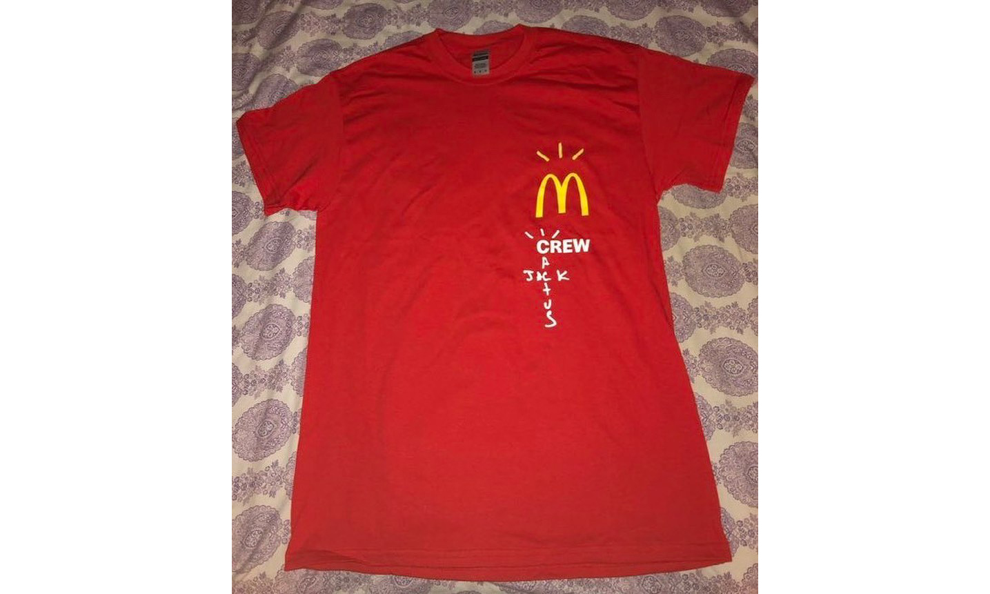 Travis Scott x 麦当劳 T恤曝光，已被 600 美元售出？