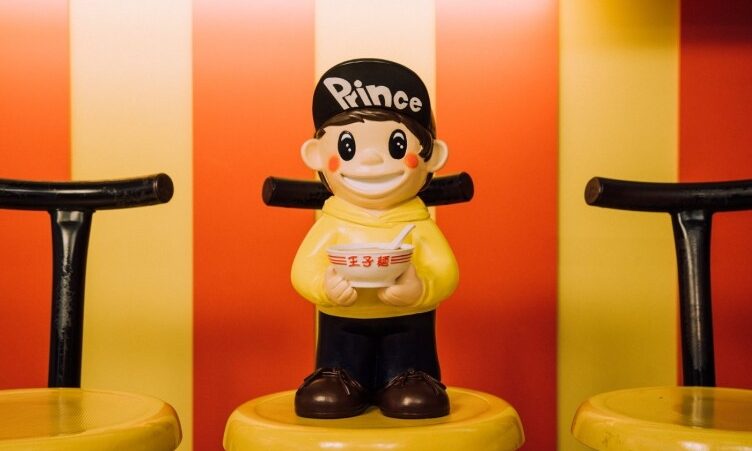 niko and… 与「王子面」推出 16 款杂货周边商品