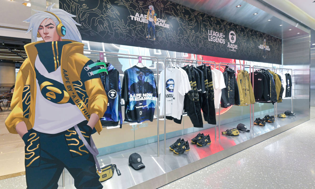 AAPE x 英雄联盟合作系列举办 Pop-up 活动