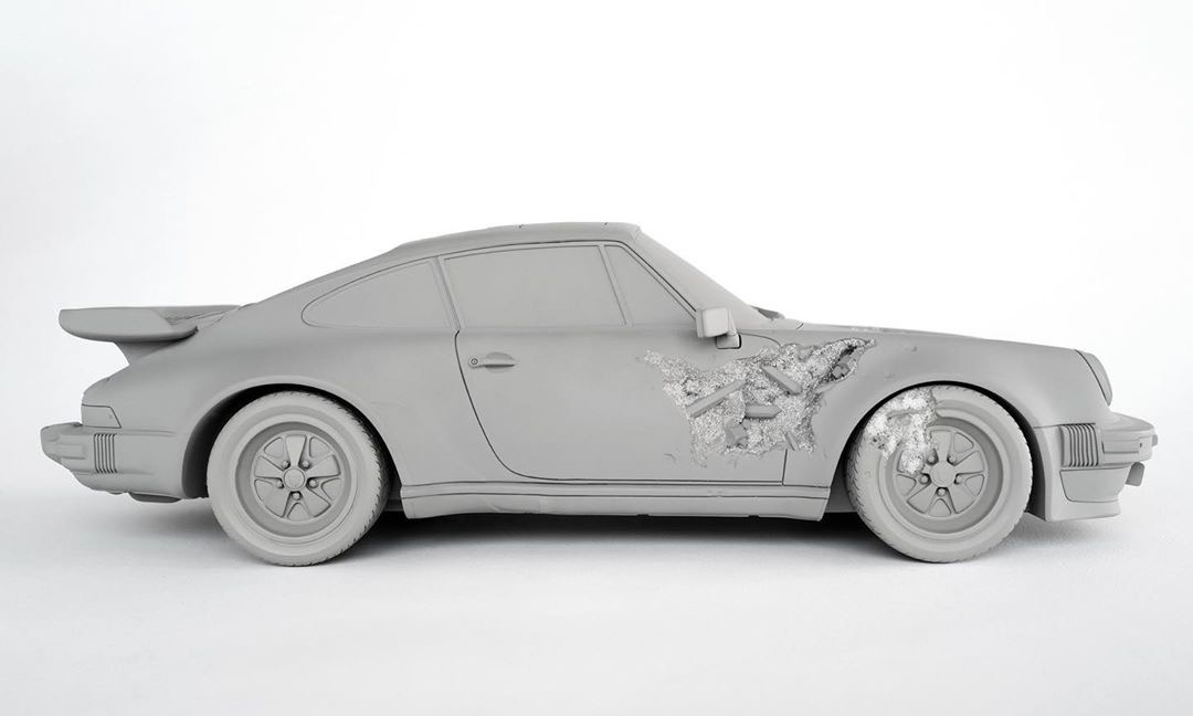 Daniel Arsham 展示限量版雕塑「ERODEO 911 TURBO」