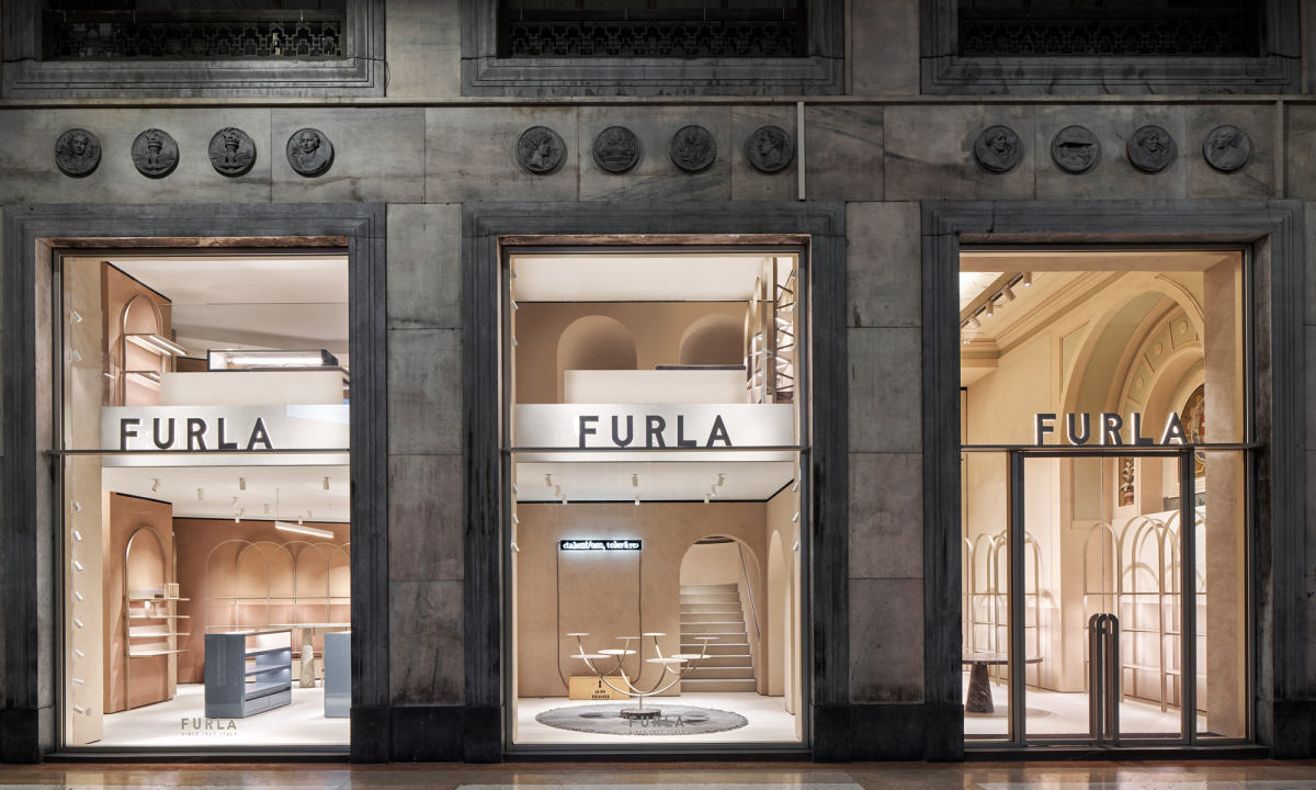 FURLA 米兰 Piazza Duomo 旗舰店焕新拓店重启开幕