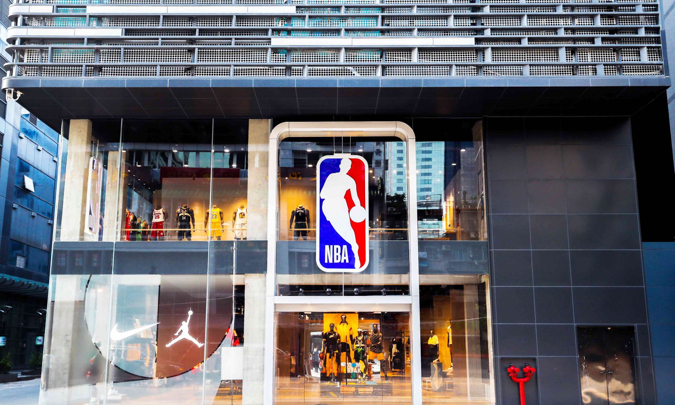 全球最大 NBA 旗舰店今日于广州揭幕