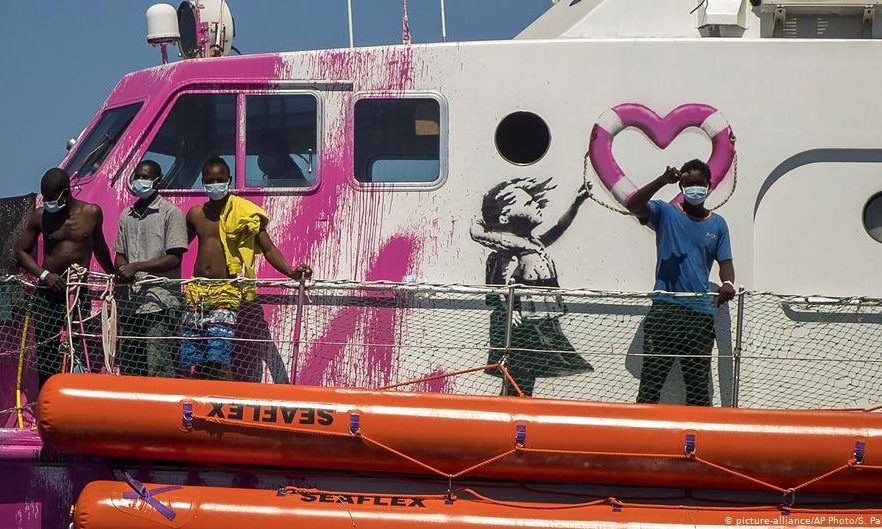 艺术家 Banksy 买下的难民救援船已救出 219 条生命
