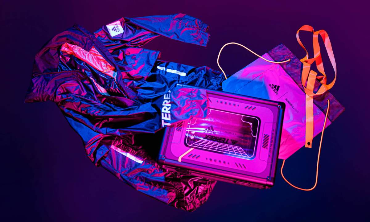 从 adidas 的「时光机」里翻出一件机能夹克…