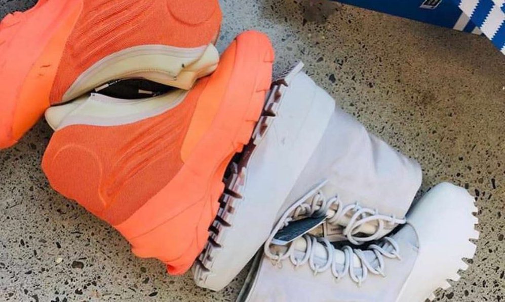 近赏 Yeezy 两款全新「次世代」鞋履