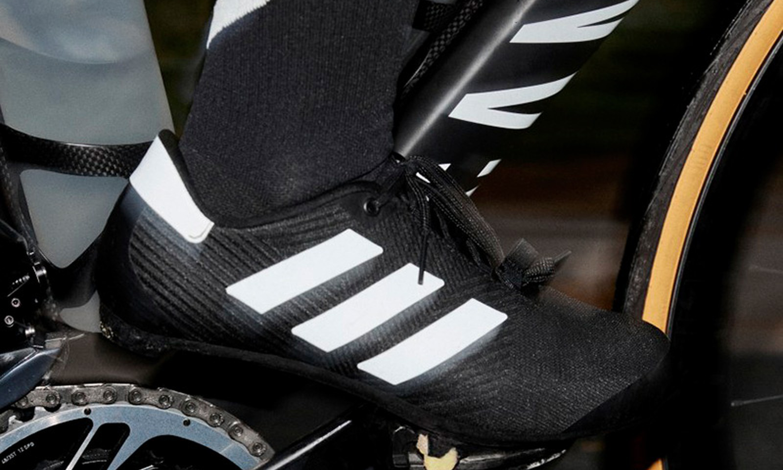 adidas 时隔 15 年后再度发布公路自行车鞋款