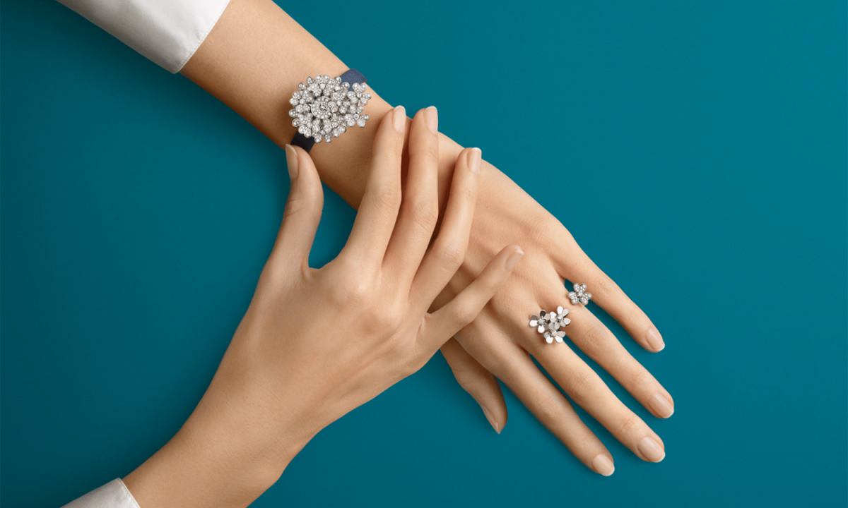Van Cleef & Arpels 梵克雅宝更新「冬日繁花」主题新作