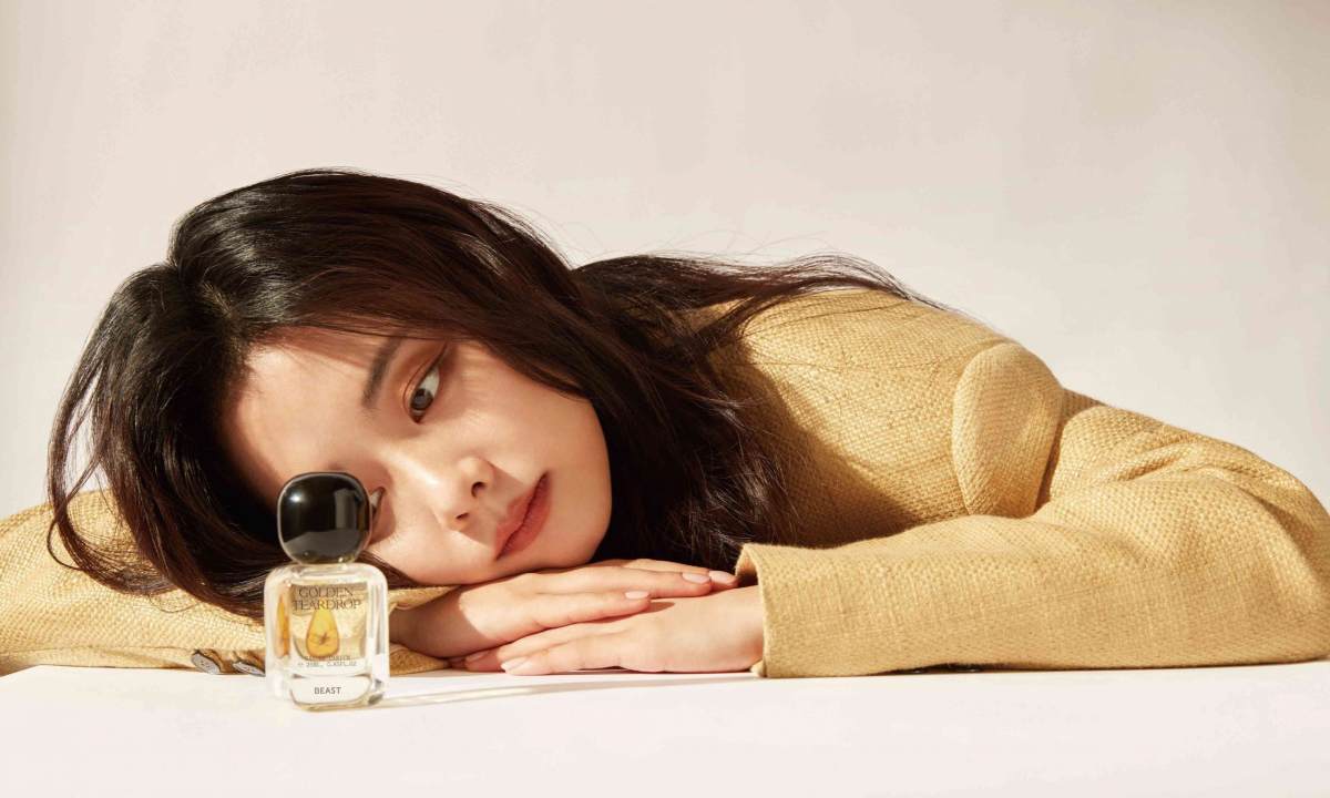 野兽派携手 ELLE x BEAST 温暖使者谭松韵呈现「金色眼泪」香氛新作