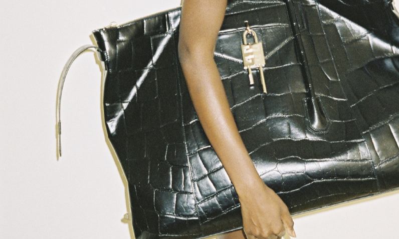 GIVENCHY 推出全新 ANTIGONA 手袋单品