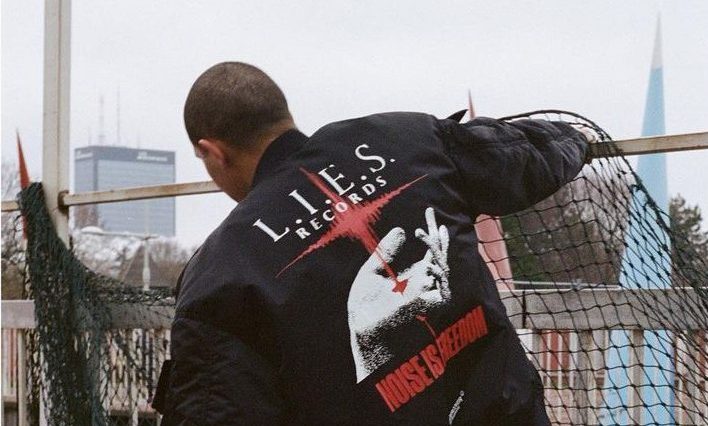 庆祝 L.I.E.S 厂牌成立 10 周年，UNDERCOVER 推出合作服饰系列