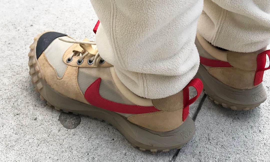 Tom Sachs 亲着 Nike Mars Yard 2.5 另一版本