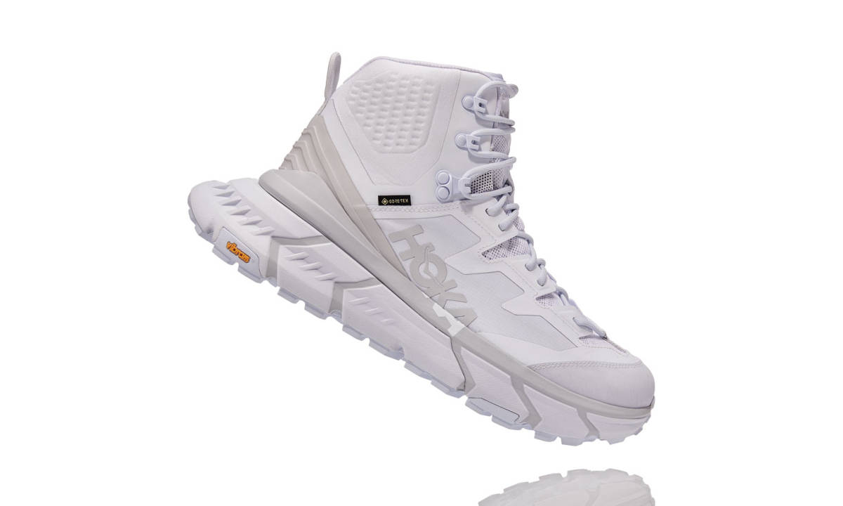 HOKA ONE ONE 推出情人节白色系列