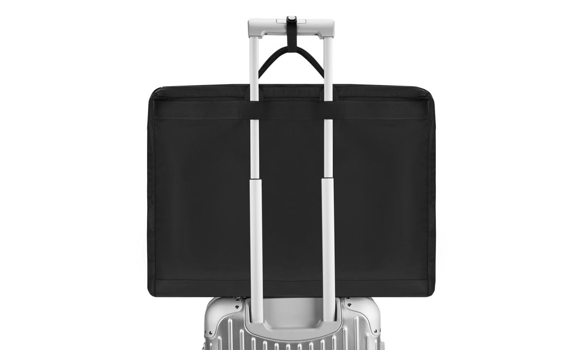 RIMOWA 推出首个旅行配件系列