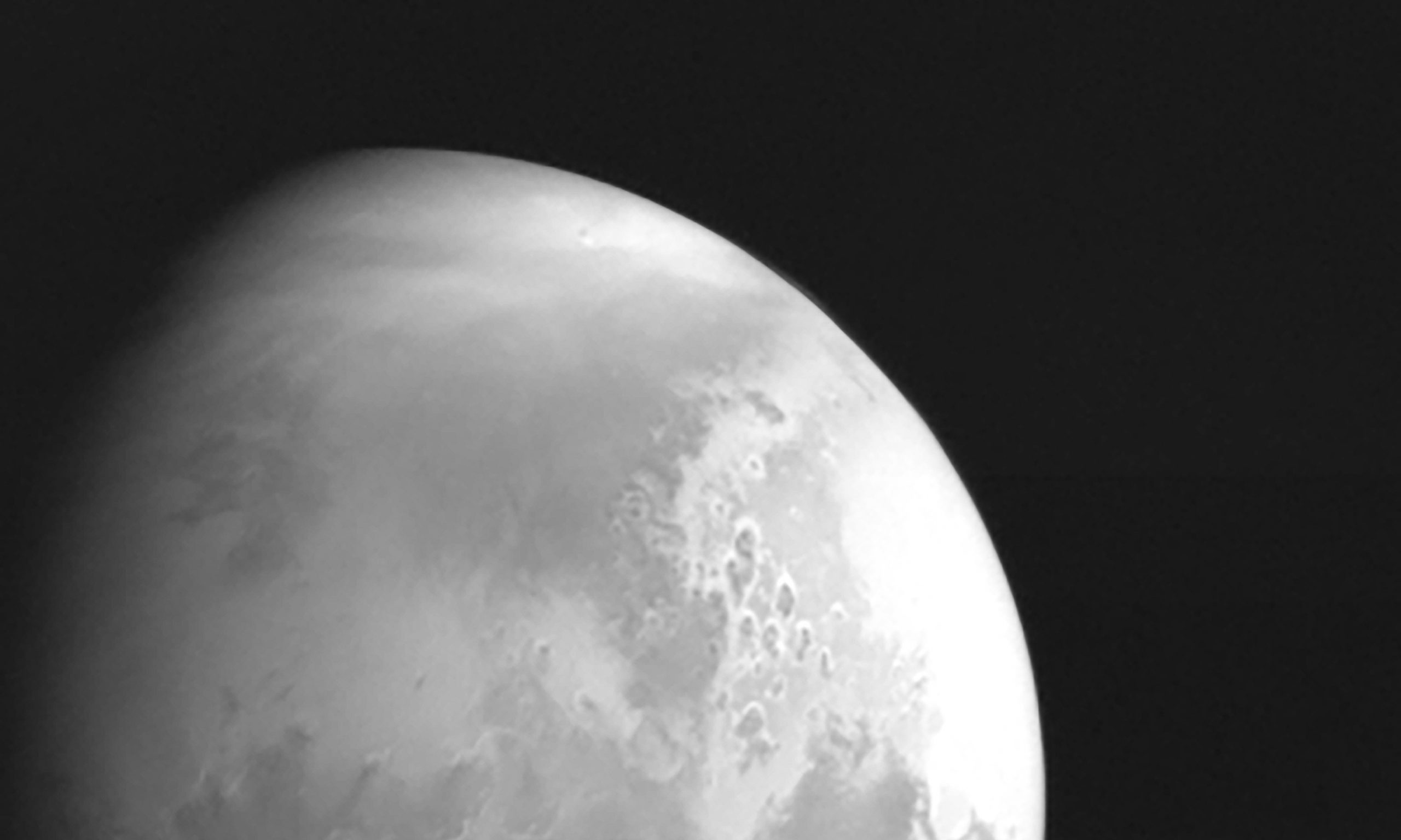 「天问一号」探测器成功传回中国首幅火星图像