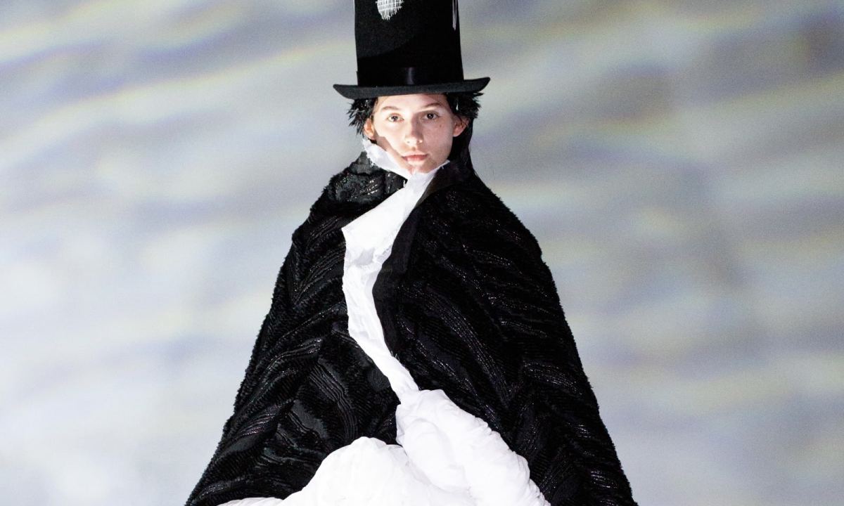 COMME des GARÇONS 发布 2021 秋冬时装系列