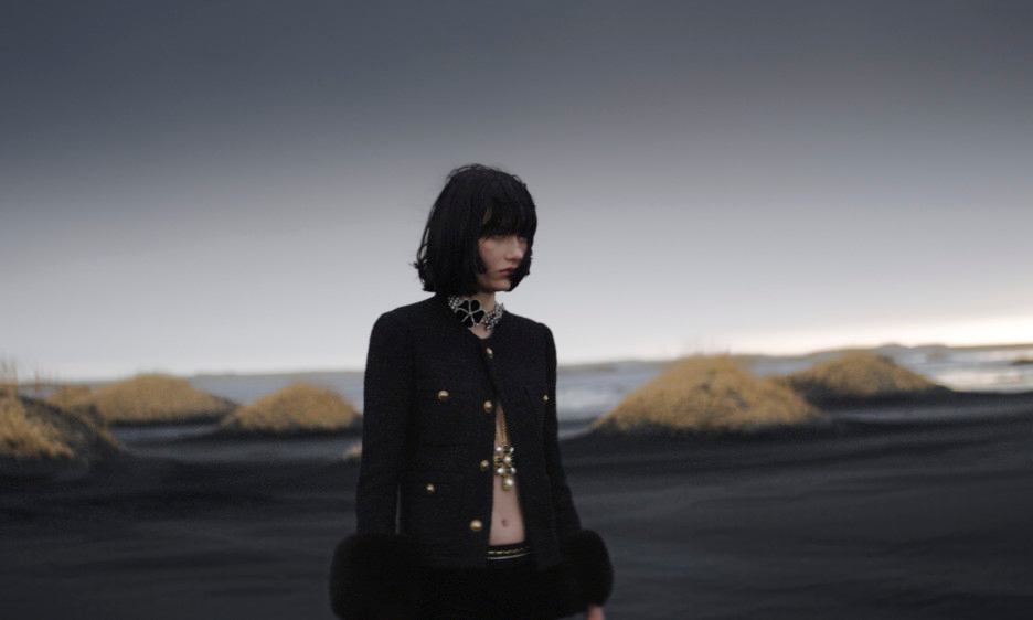 银风而至，SAINT LAURENT 发布 2021 冬季系列