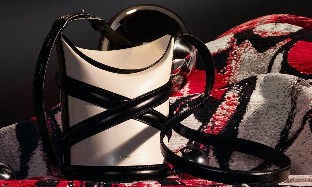 Alexander McQueen 推出新作「The Curve」