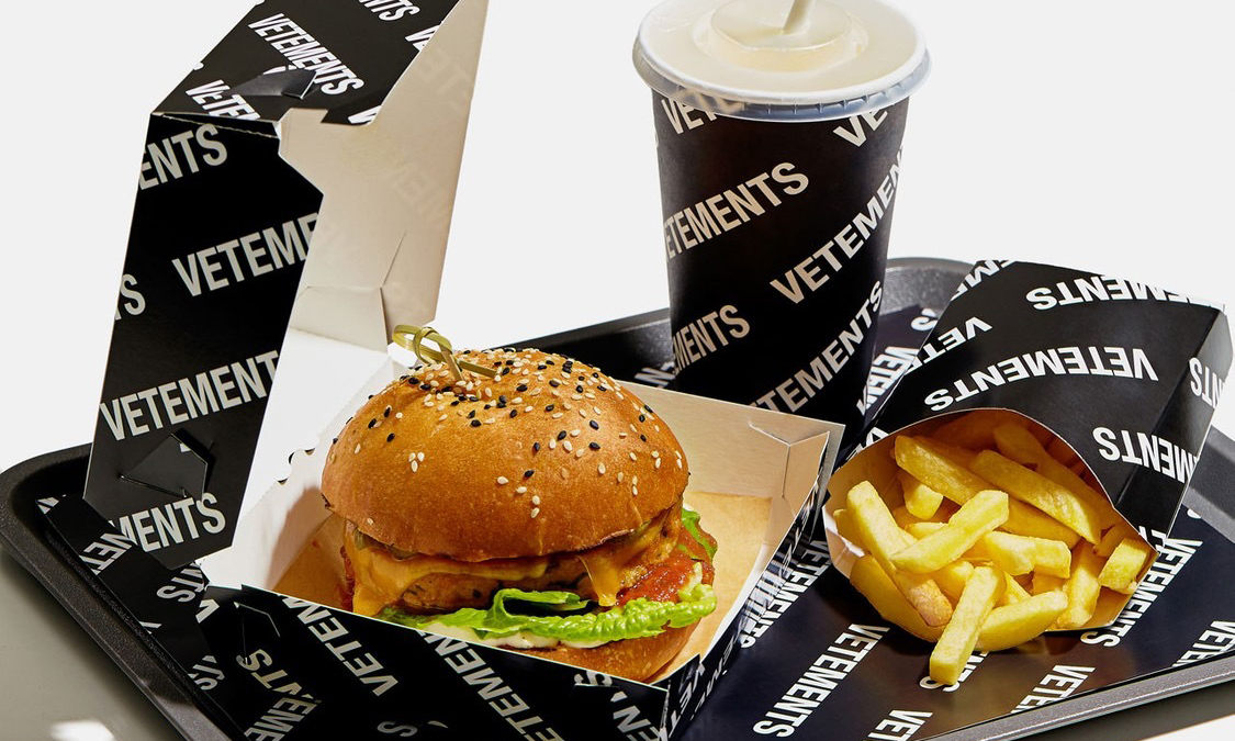 进军美食界？VETEMENTS 推出素食汉堡套餐