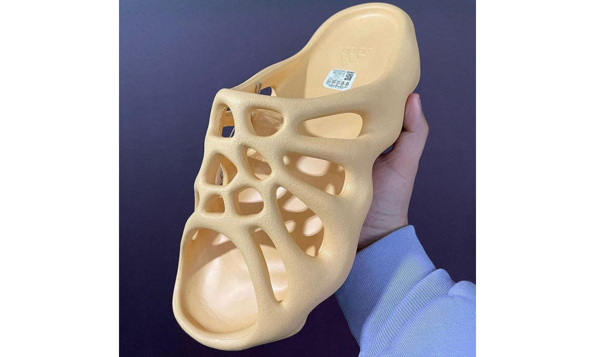 卡戴珊曾上脚，Yeezy 450 Slide 即将发售
