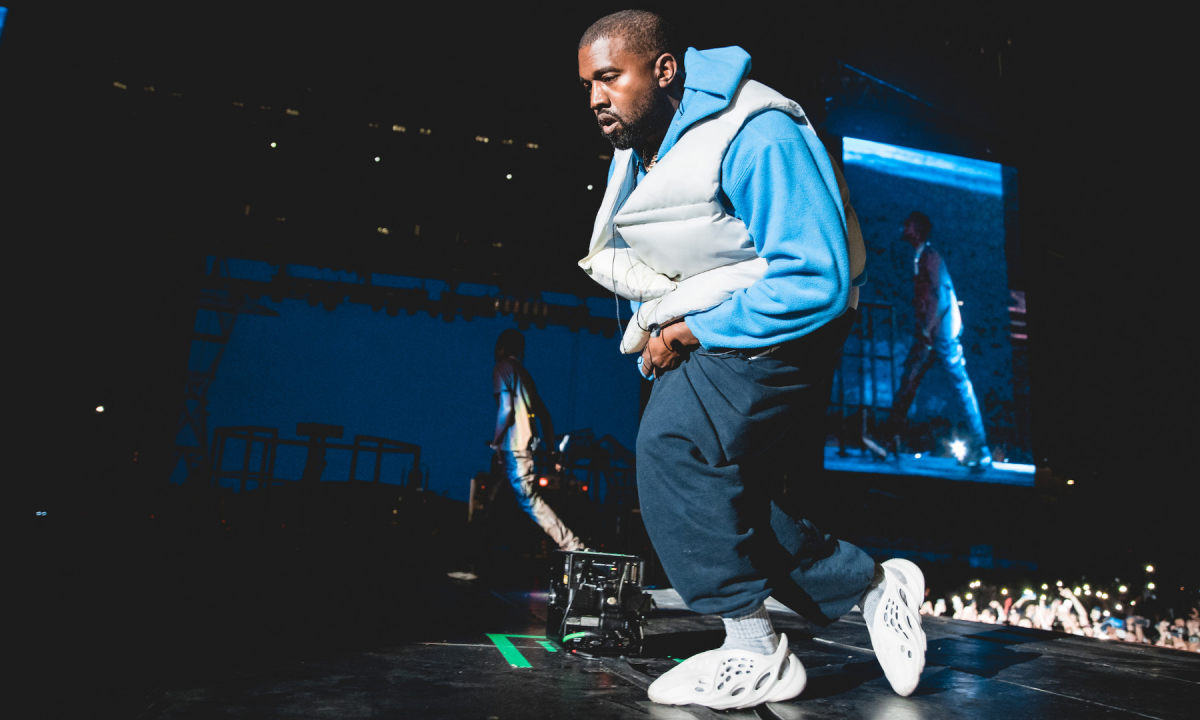 YEEZY 系列最有「含金量」的设计，是这双洞洞鞋？