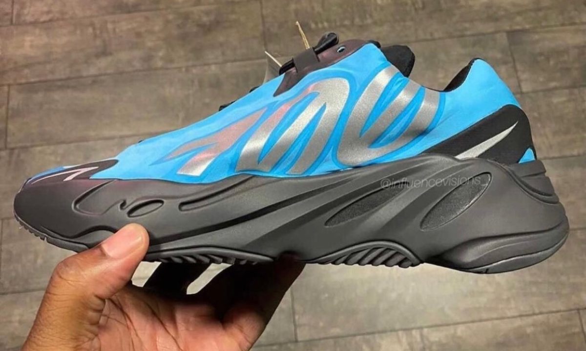 YEEZY BOOST 700 MNVN「Bright Cyan」实物预览