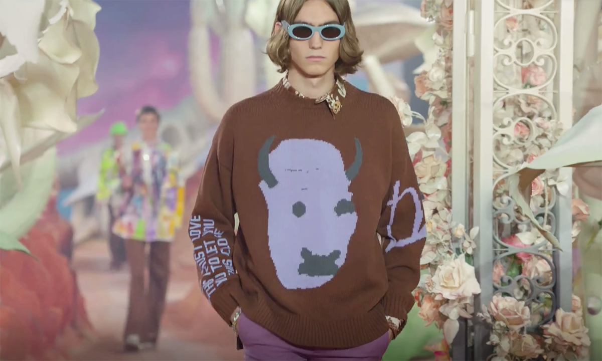 刚发布的 DIOR 2022 夏季大秀，为何选择 Travis Scott 联手？